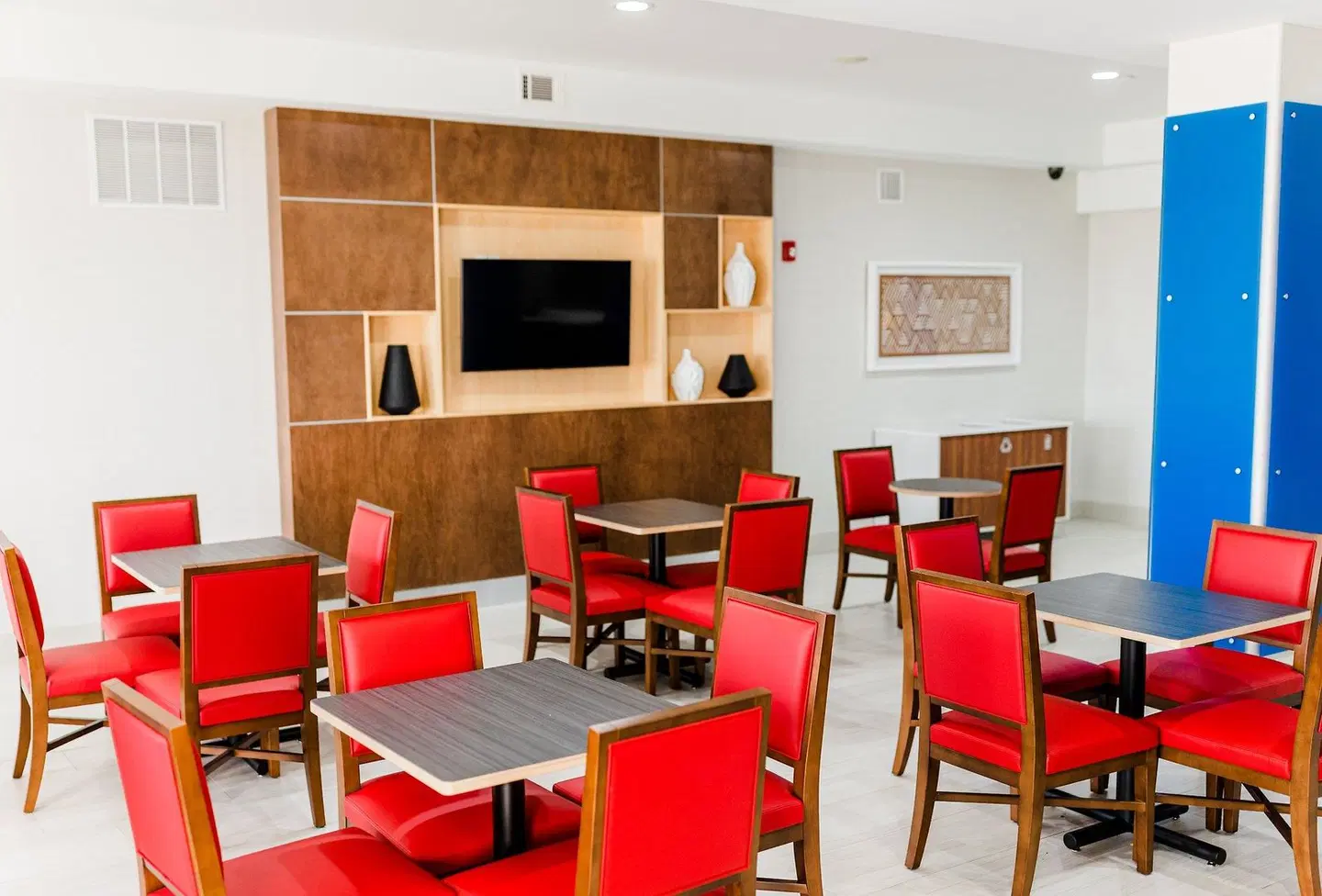 Holiday Inn Express & Suites Greenville by IHG LOUNGE_LOBBY