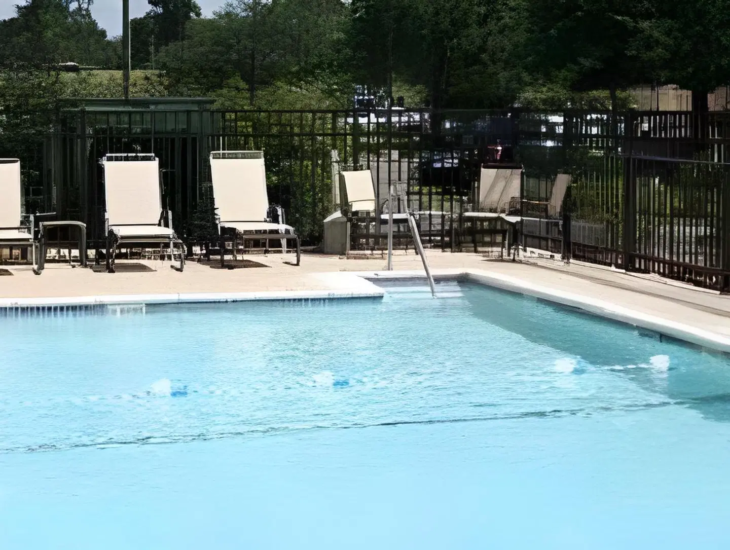 Hampton Inn & Suites Alexandria OUTDOOR_POOL