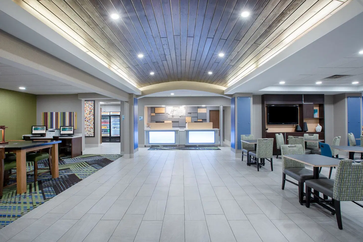 Holiday Inn Express & Suites Columbus by IHG LOUNGE_LOBBY