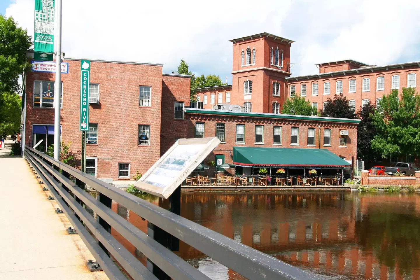 Hampton Inn Dover EXTERIOR