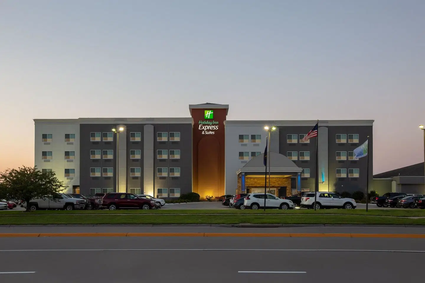 Holiday Inn Express & Suites Columbus by IHG EXTERIOR
