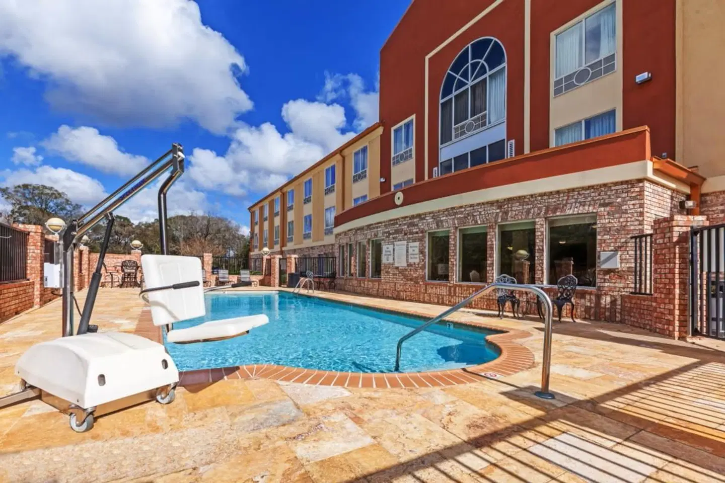 Holiday Inn Express & Suites Lafayette-South by IHG OUTDOOR_POOL
