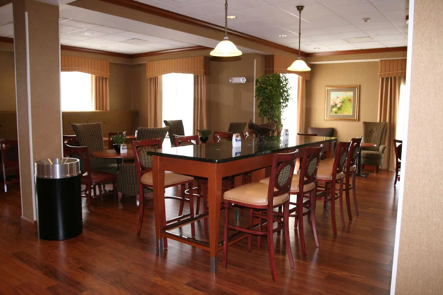 Hampton Inn Mountain Home Bar