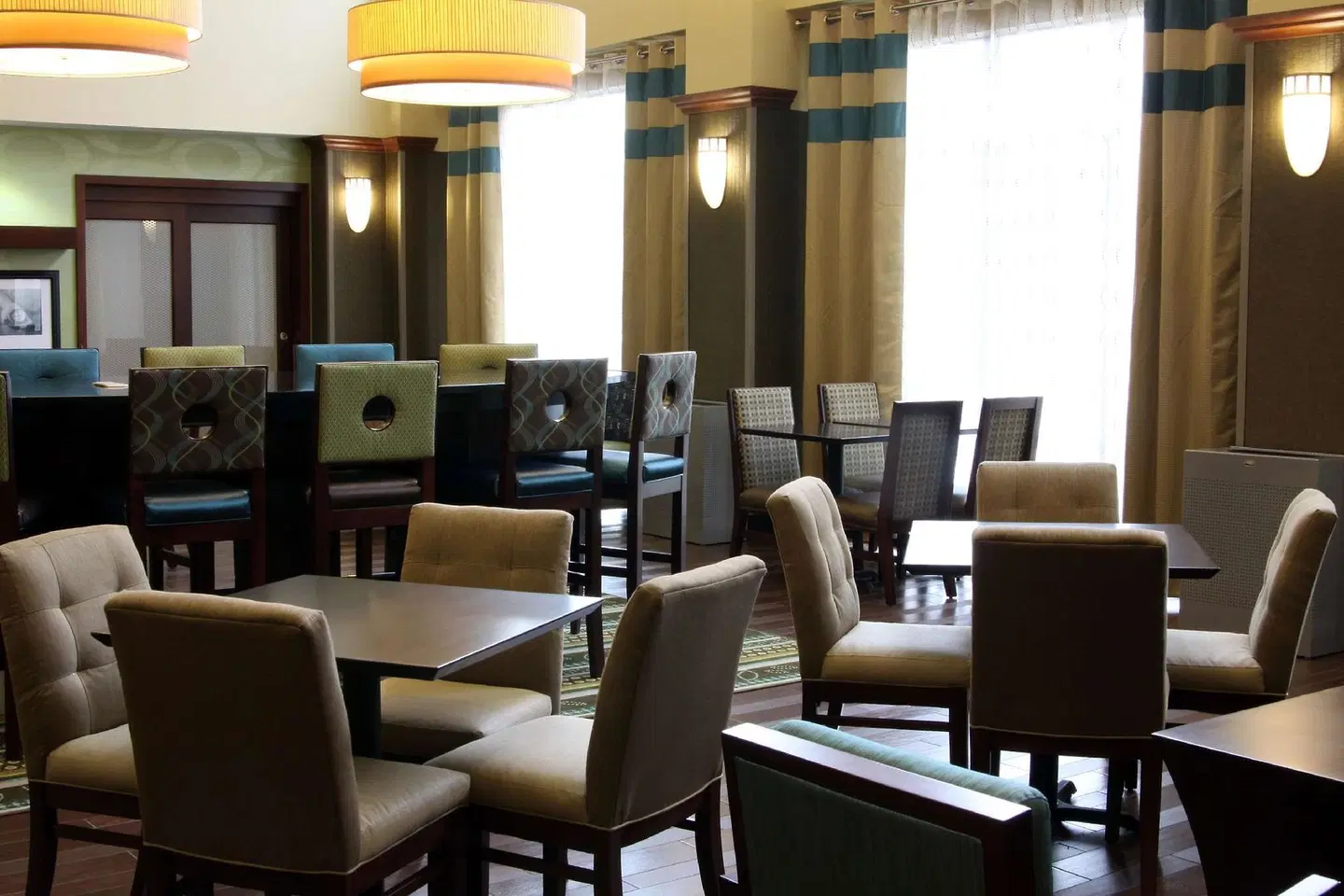 Hampton Inn & Suites Paducah Bar