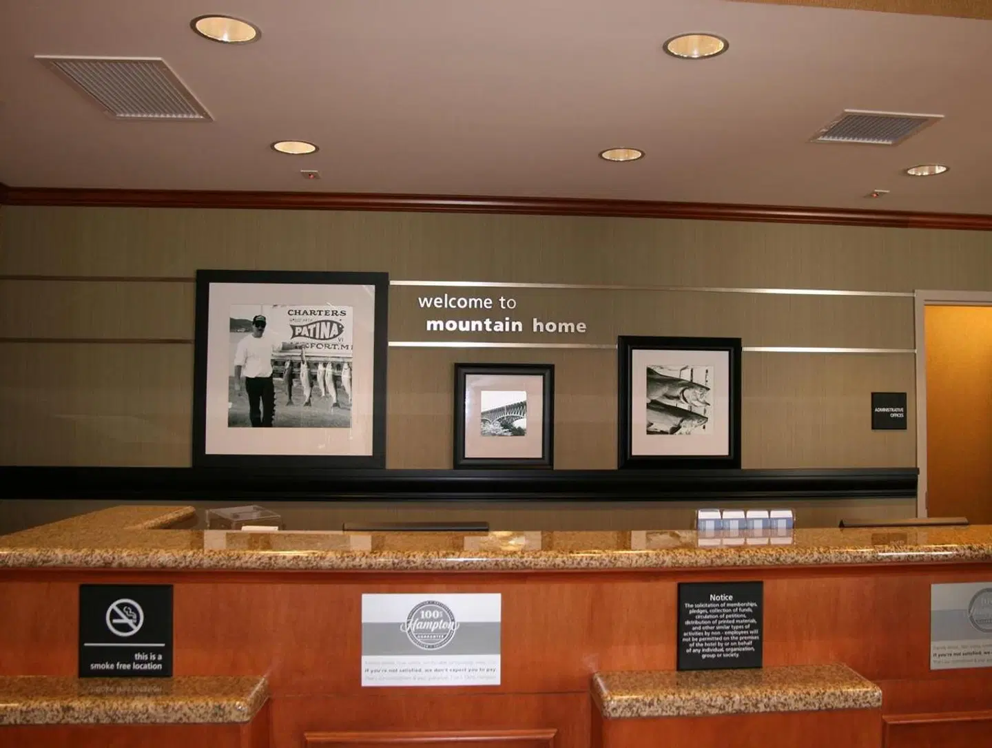 Hampton Inn Mountain Home Bar