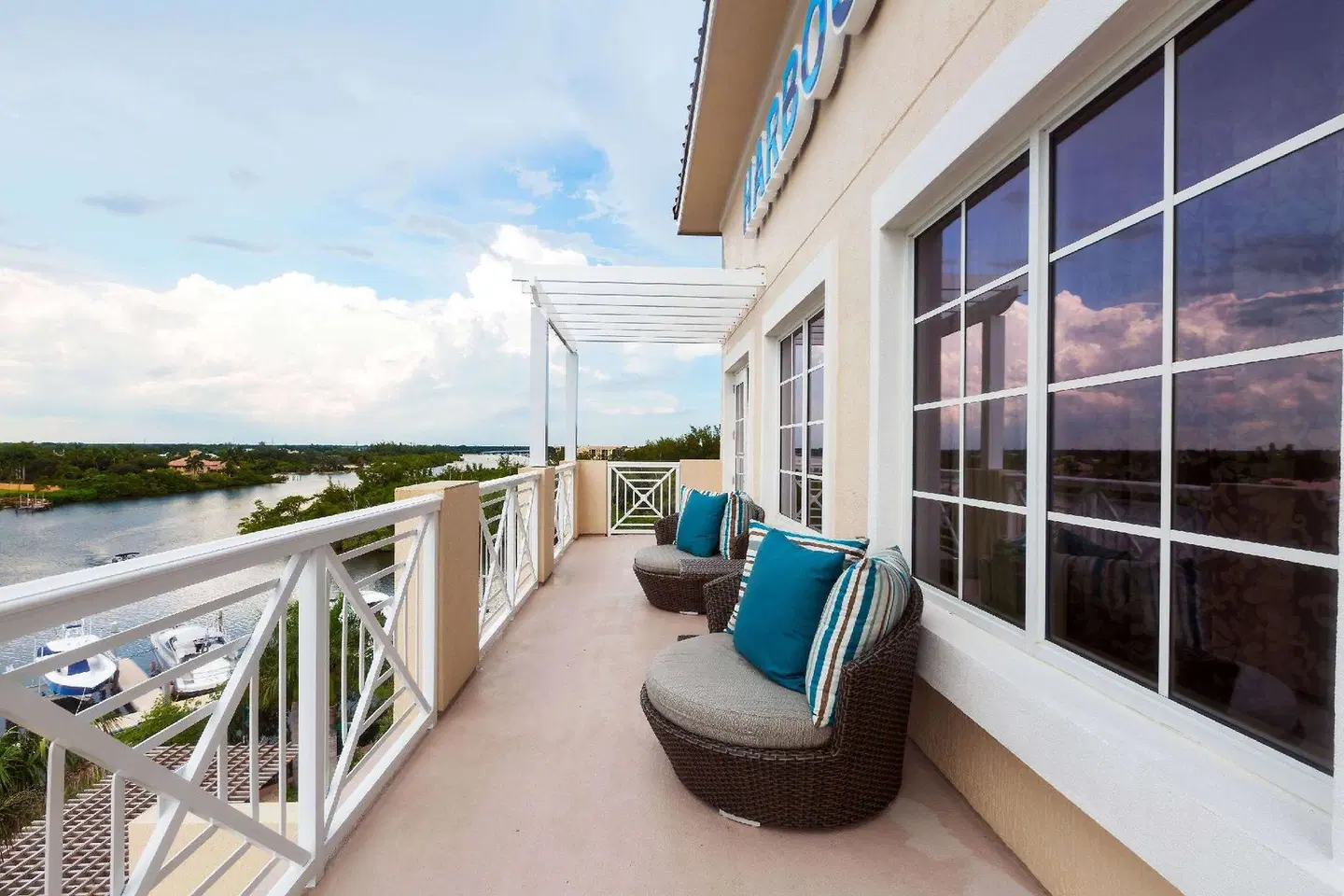 Wyndham Grand Jupiter at Harbourside Place Terrasse