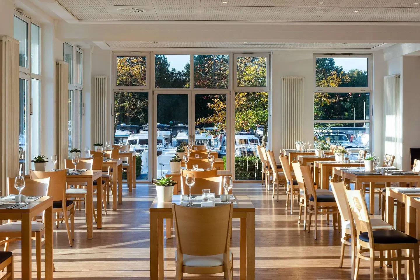 Precise Resort Marina Wolfsbruch - Apartments Restaurant