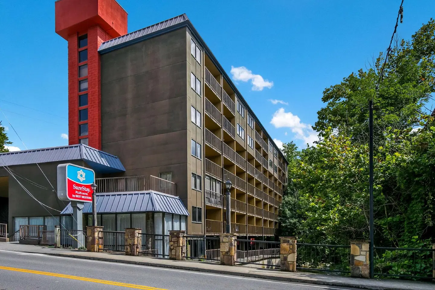 SureStay Plus Hotel By Best Western Gatlinburg EXTERIOR