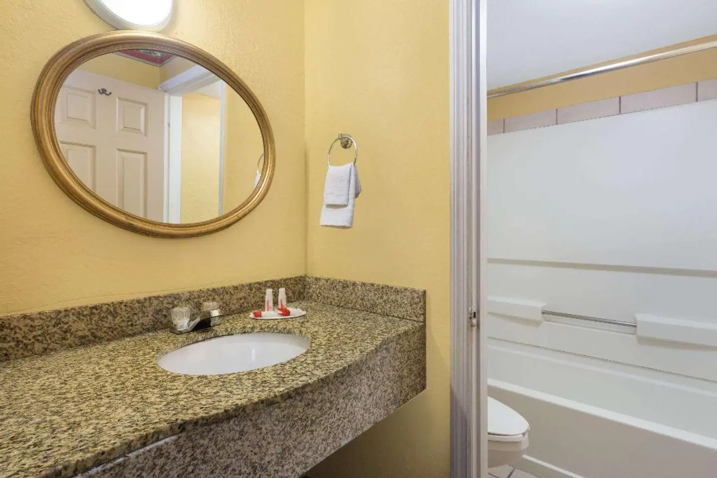 Quality Inn Badezimmer