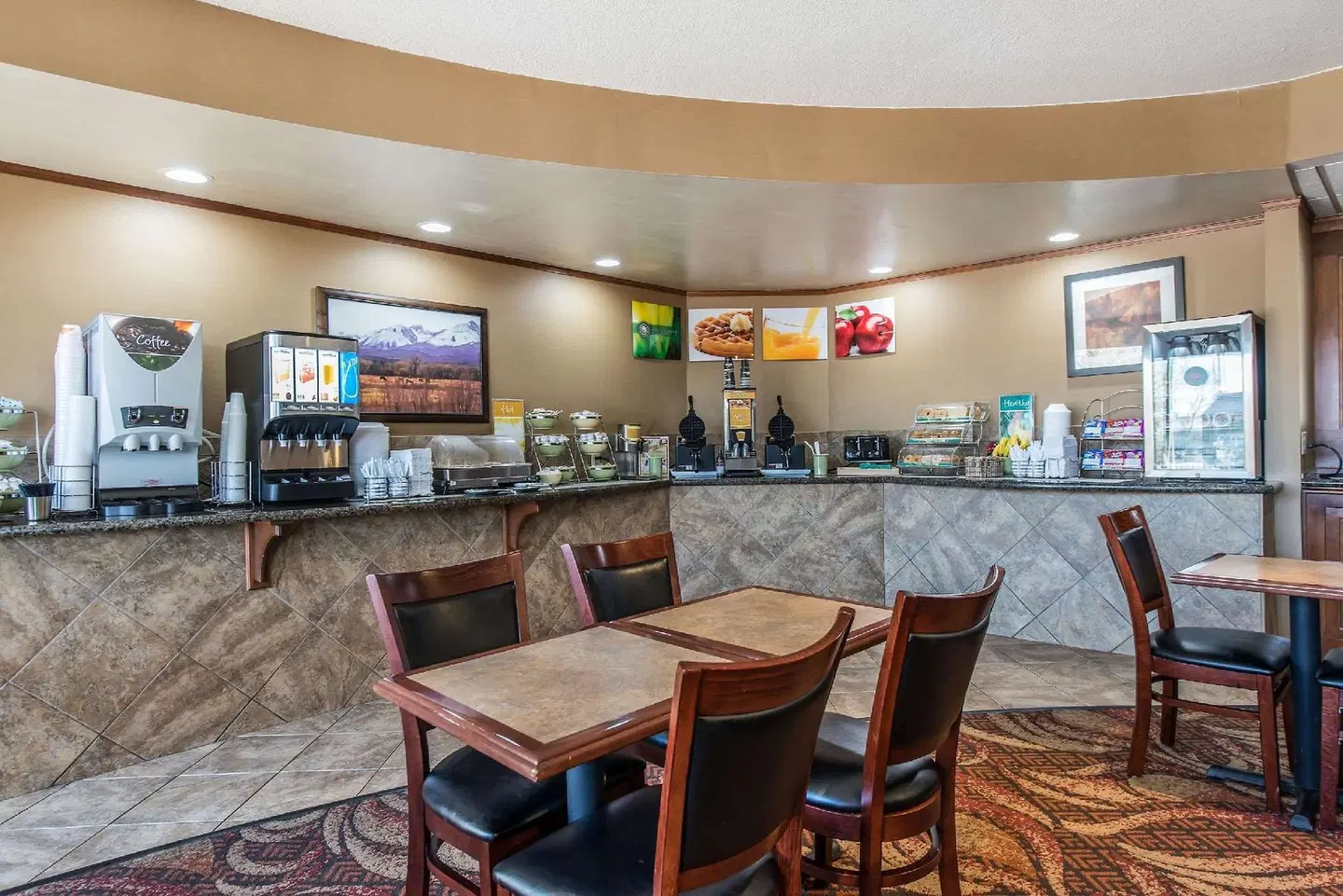Quality Inn South Colorado Springs Bar