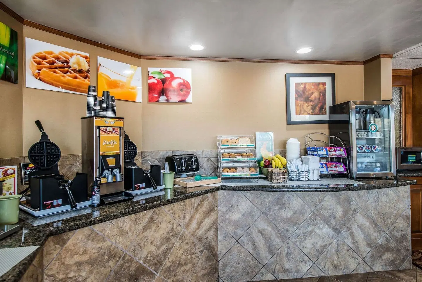 Quality Inn South Colorado Springs Bar