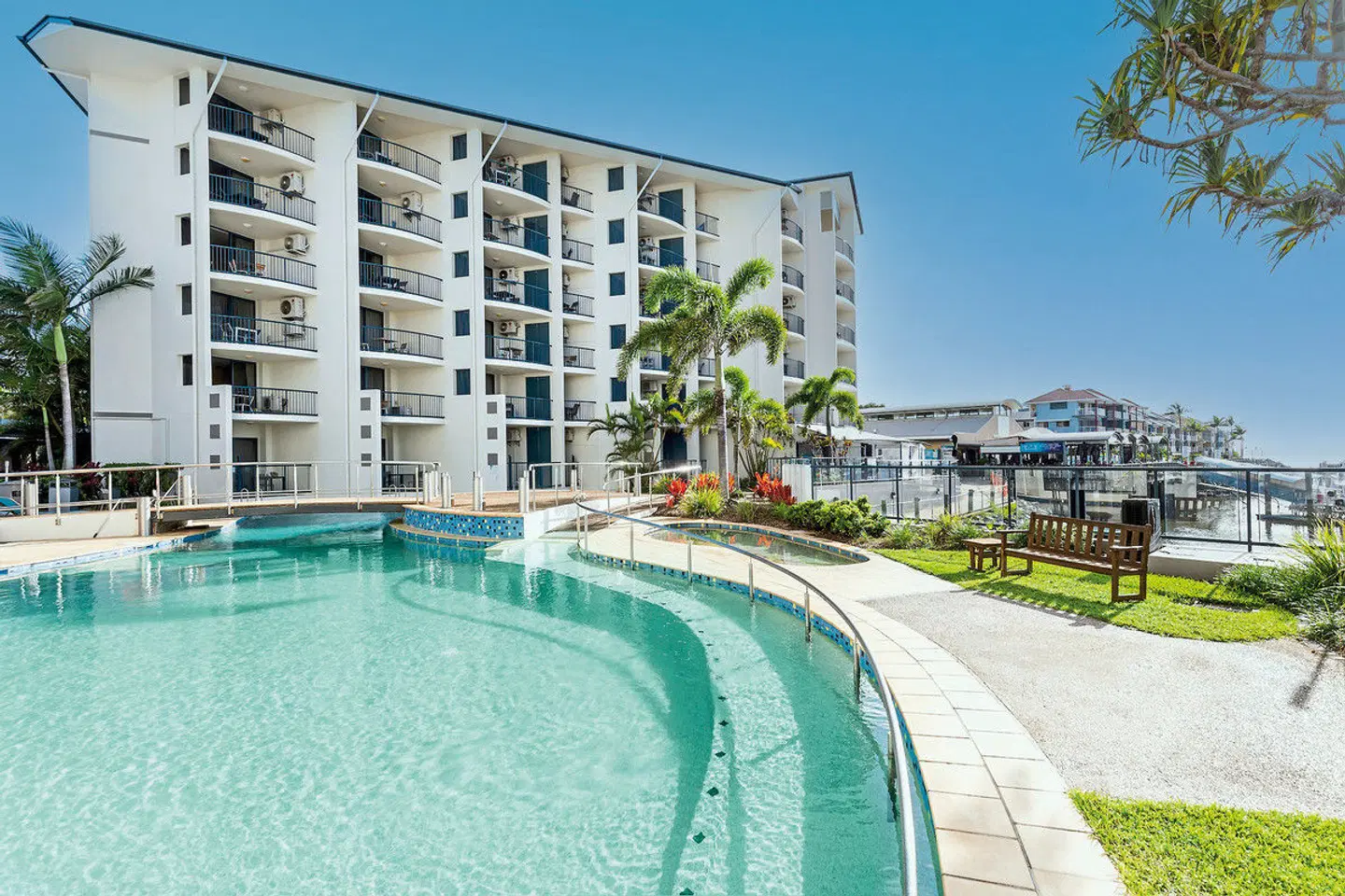 Mantra Hervey Bay OUTDOOR_POOL