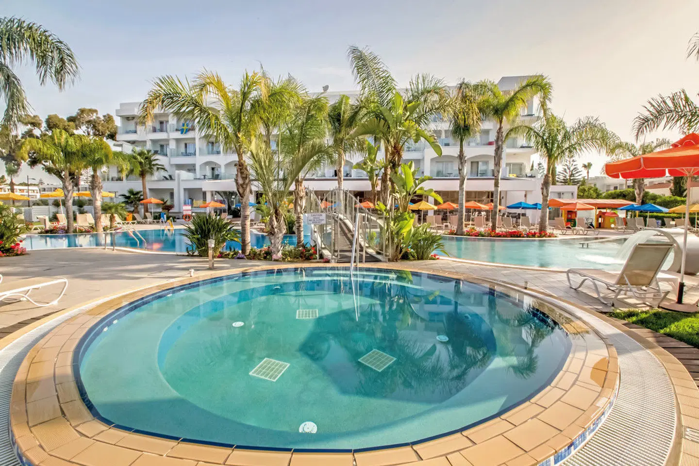 Anesis OUTDOOR_POOL