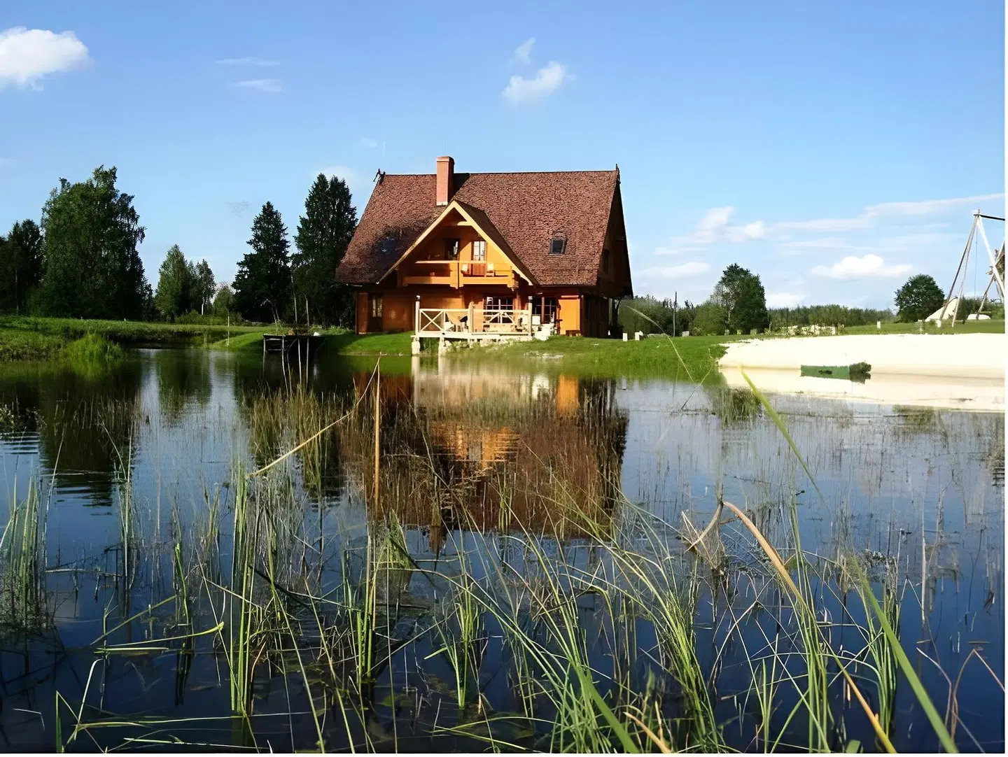 Jaun-Ievi'as EXTERIOR