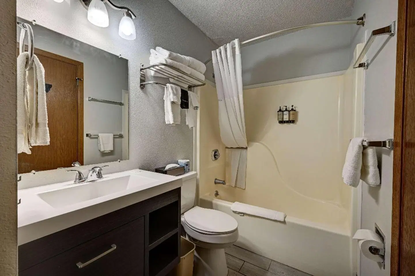 Super 8 by Wyndham Gardiner/Yellowstone Park Area Badezimmer