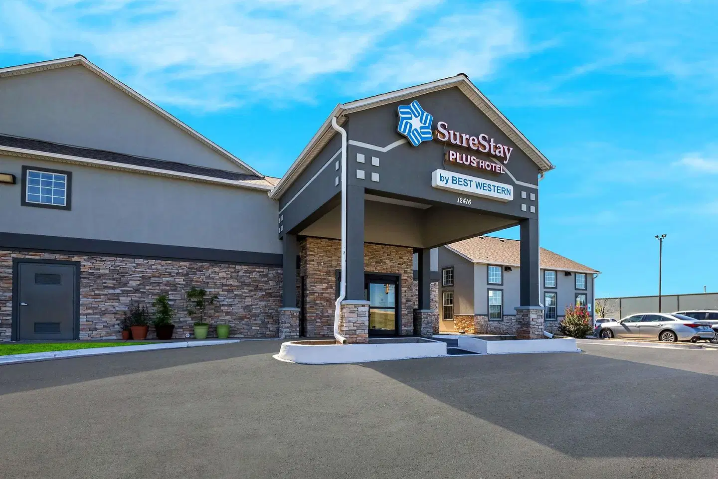 SureStay Plus Hotel by Best Western Tulsa East EXTERIOR