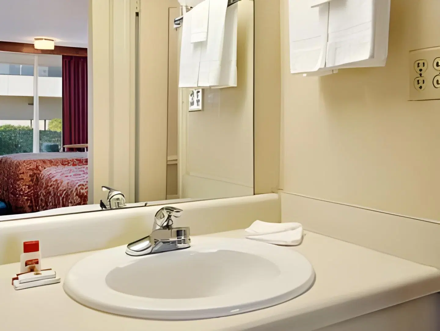 Super 8 by Wyndham Oklahoma/Frontier City Badezimmer
