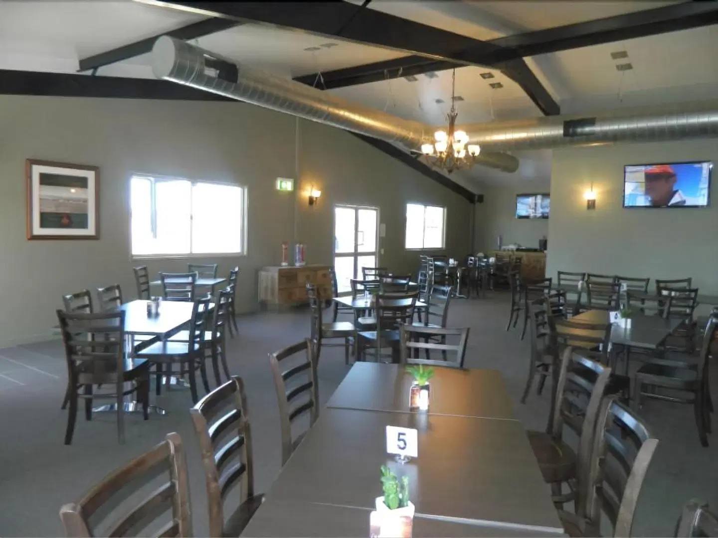 Dooley's Tavern & Motel Capella Bar
