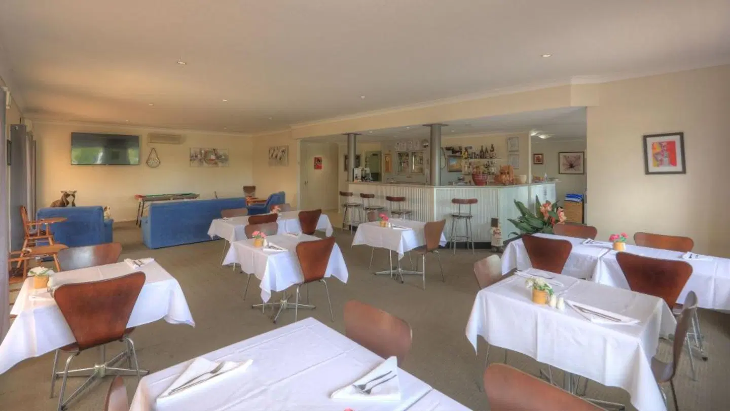 Country Roads Motor Inn Restaurant