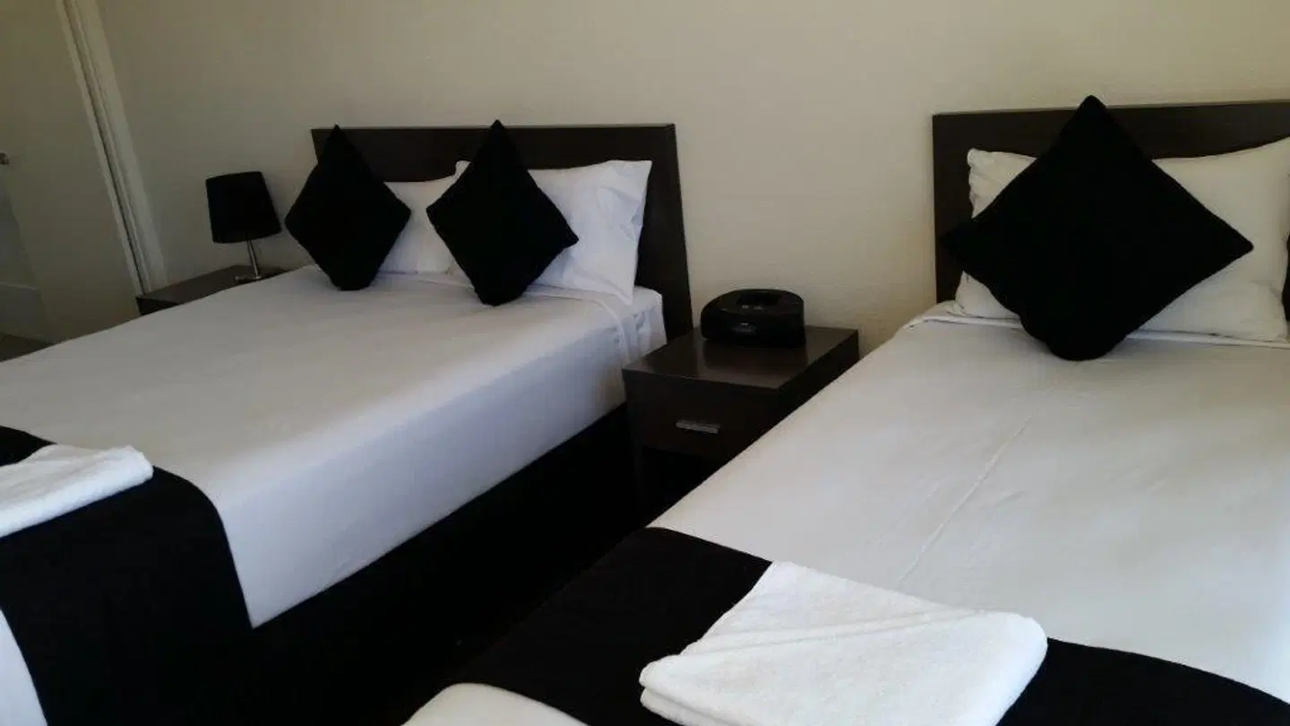 Dooley's Tavern & Motel Capella ROOM_EXAMPLE