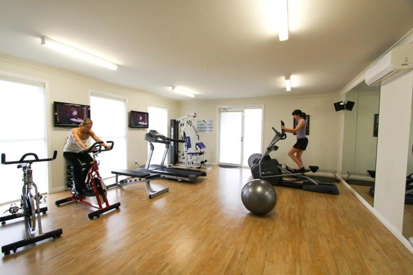 Century Inn SPORTS_AND_LEISURE
