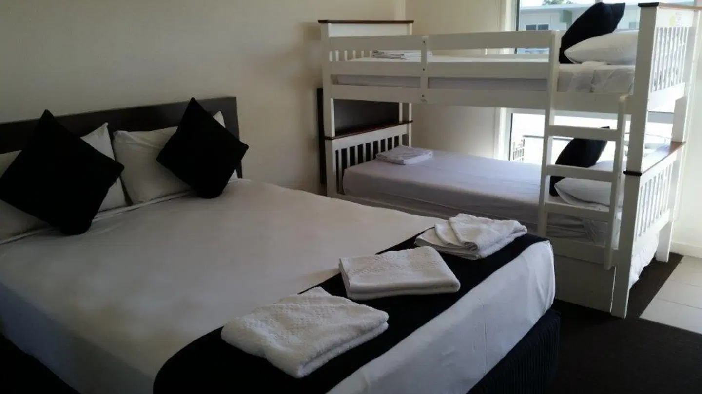 Dooley's Tavern & Motel Capella ROOM_EXAMPLE