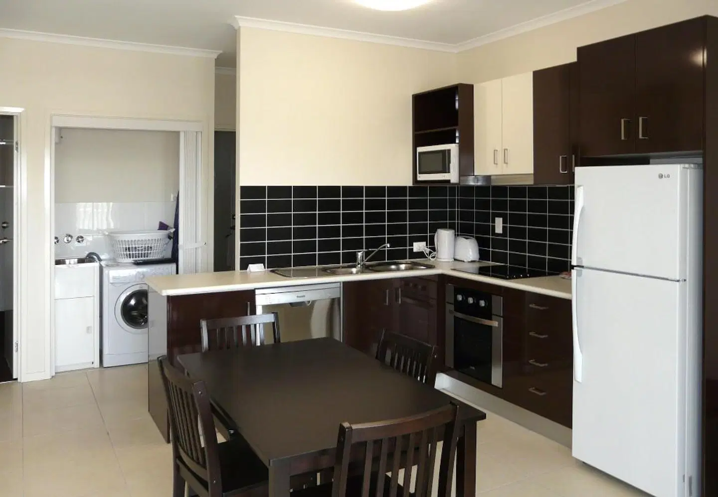 Direct Hotels - Monterey Moranbah ROOM_EXAMPLE