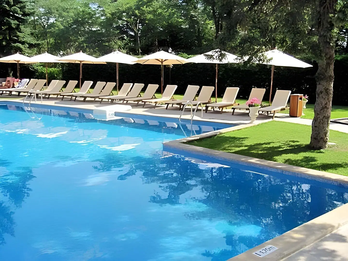 Kristel Hotel OUTDOOR_POOL