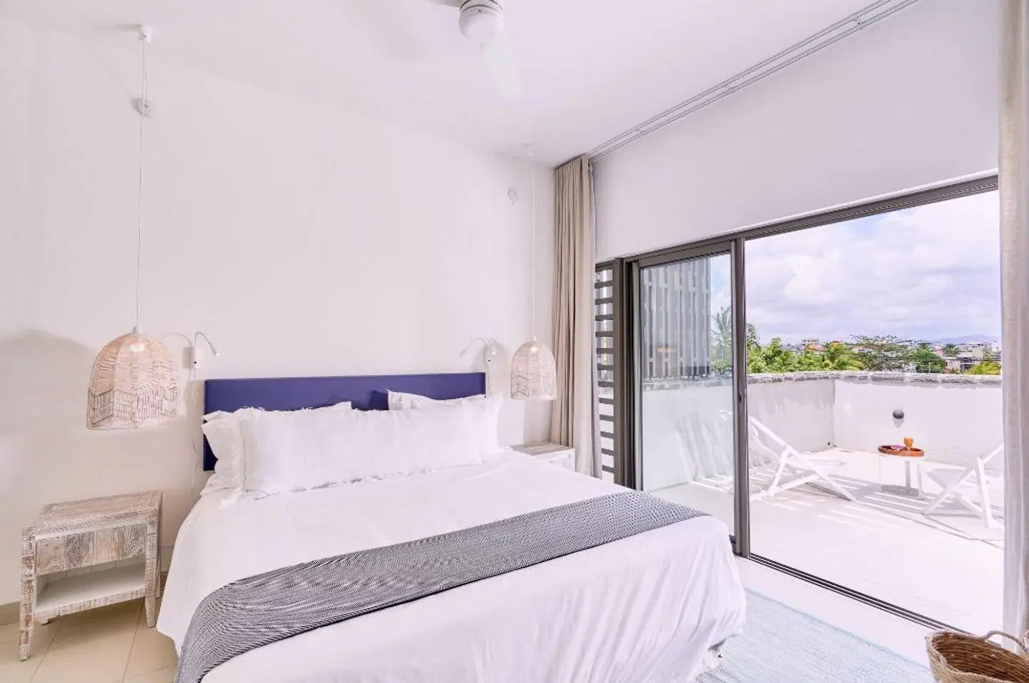 Les Estivales Beachfront Suites & Penthouses by LOV ROOM_EXAMPLE