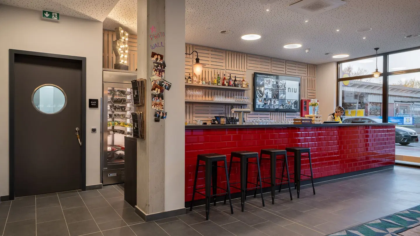 Holiday Inn - the niu, Keg Hamburg Ost Bar