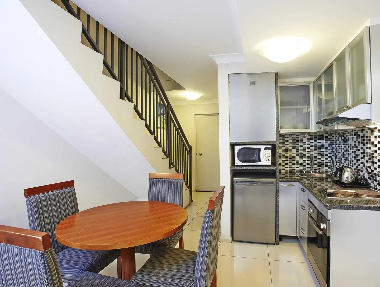 Comfort Inn & Suites Burwood ROOM_EXAMPLE