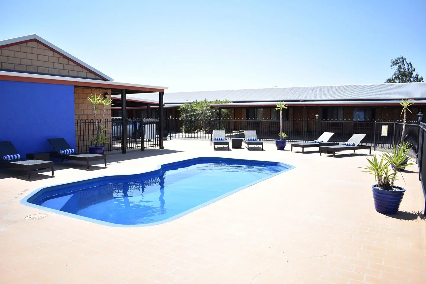 Best Western Ascot Lodge Motor Inn OUTDOOR_POOL