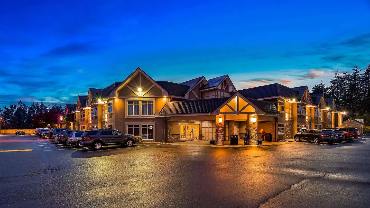 Best Western Plus Regency Inn & Conference Centre EXTERIOR
