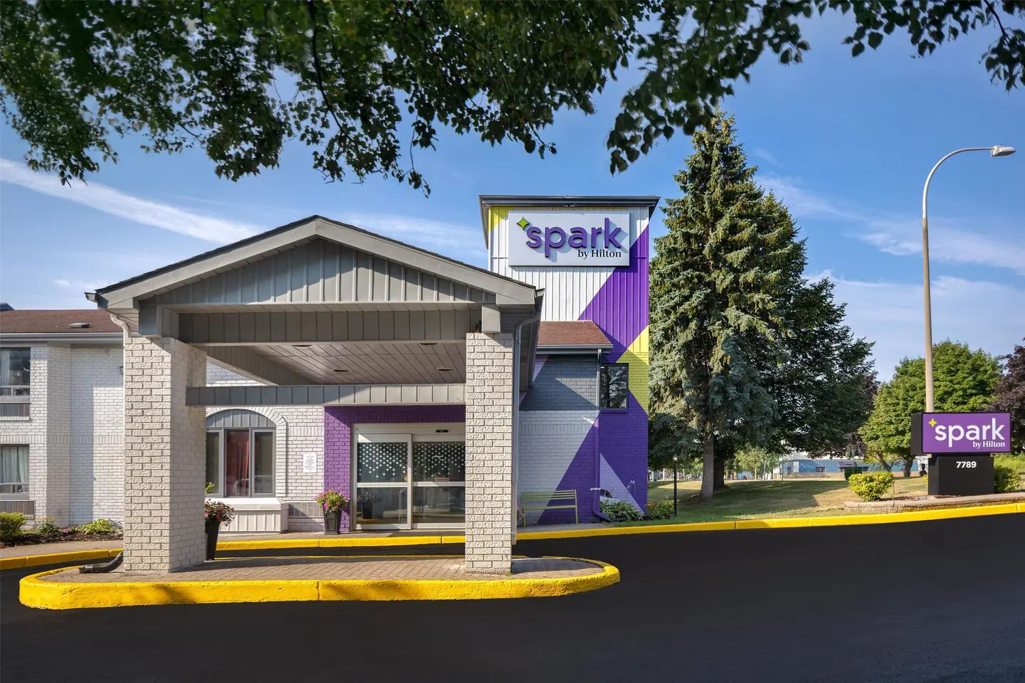 Spark by Hilton Brockville EXTERIOR
