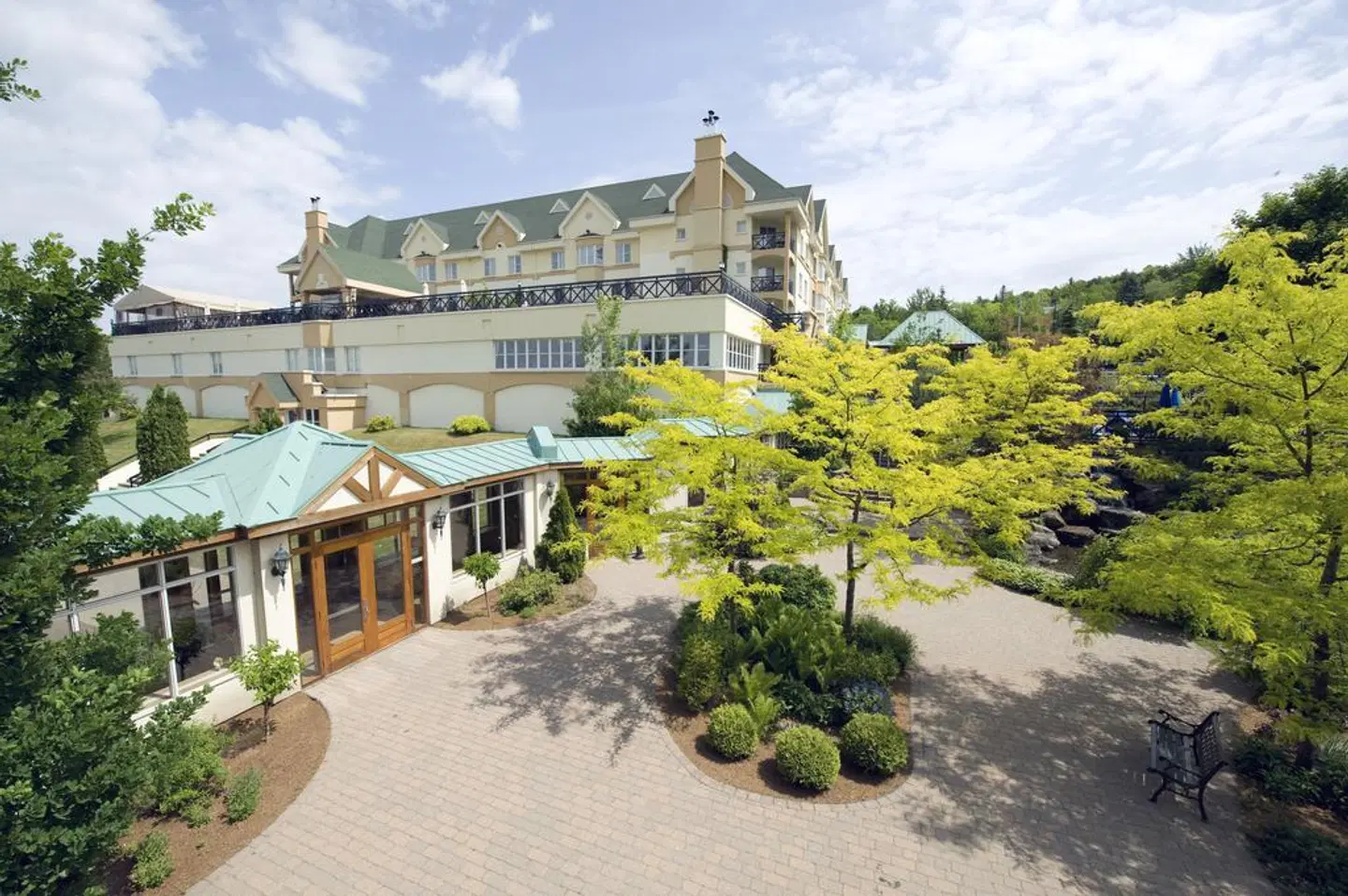 Château Bromont EXTERIOR