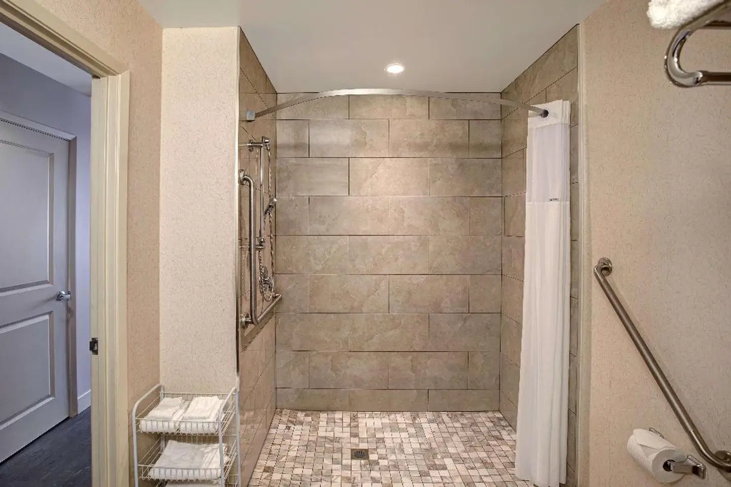 Days Inn & Suites Collingwood Badezimmer