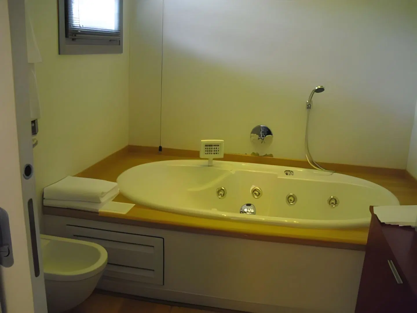 Joia Hotel & Luxury Apartments Badezimmer