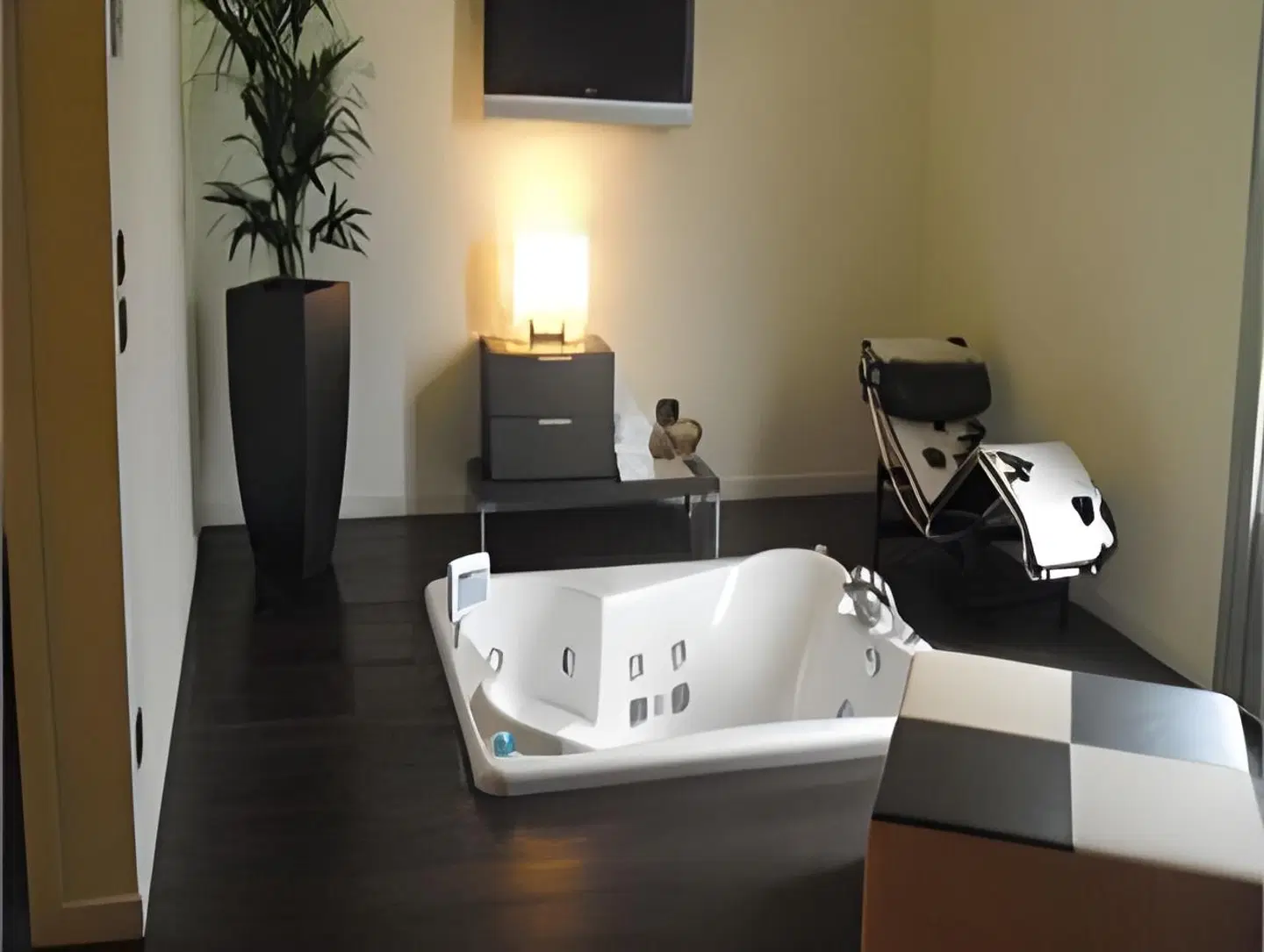 Joia Hotel & Luxury Apartments Badezimmer