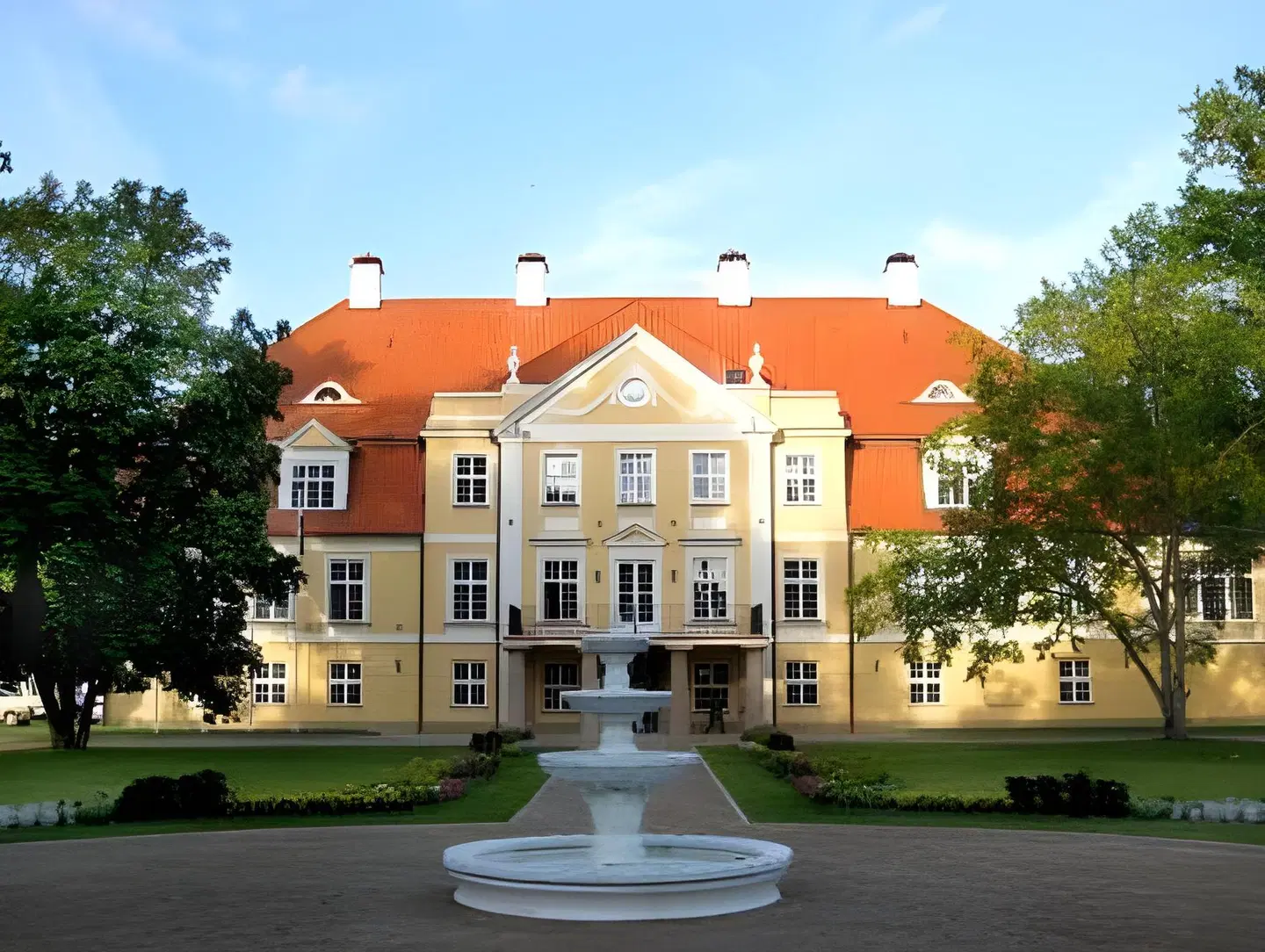 Malpils Manor EXTERIOR