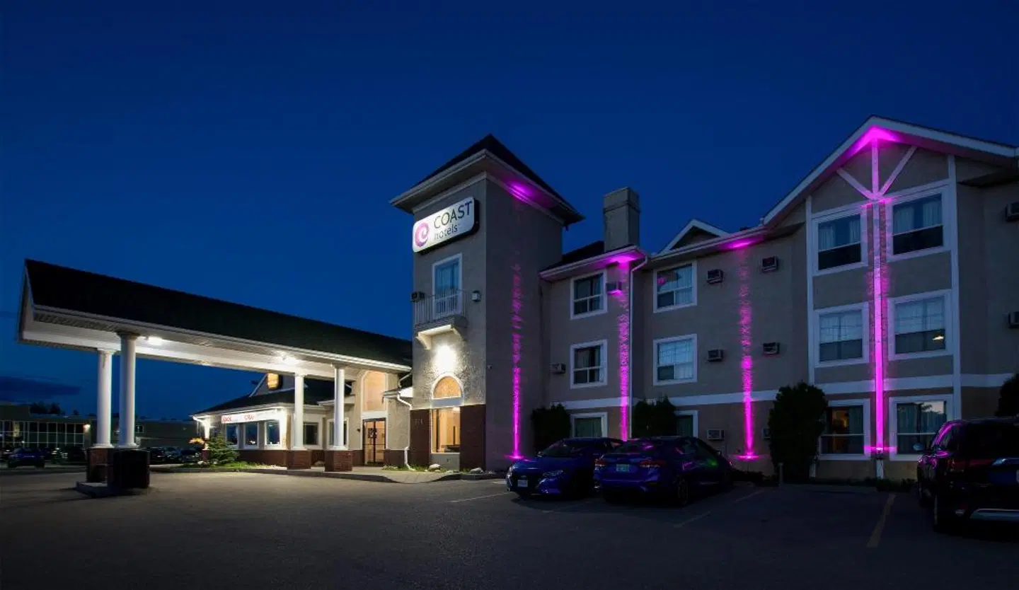 Coast Hinton Hotel EXTERIOR