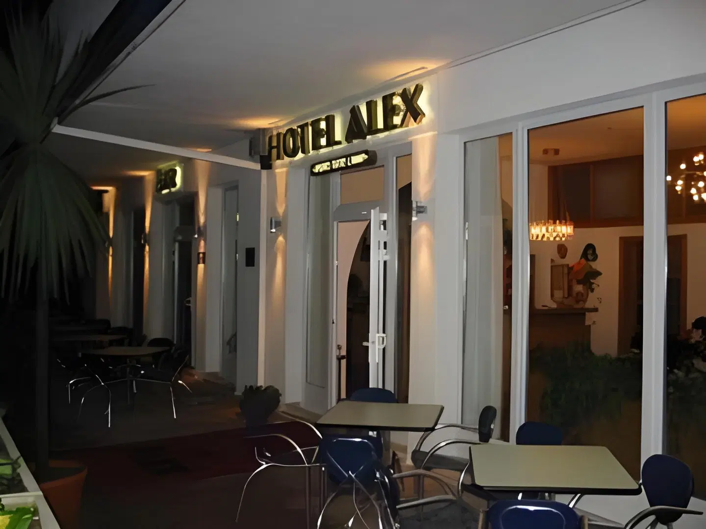 Alex LOUNGE_LOBBY