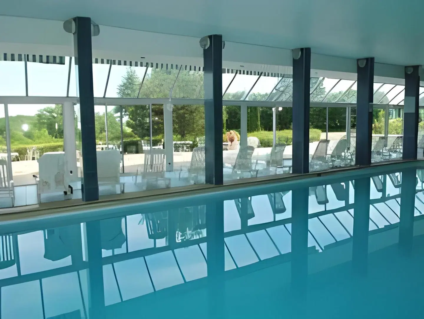Château Les Dryades Golf & Spa Hallenbad