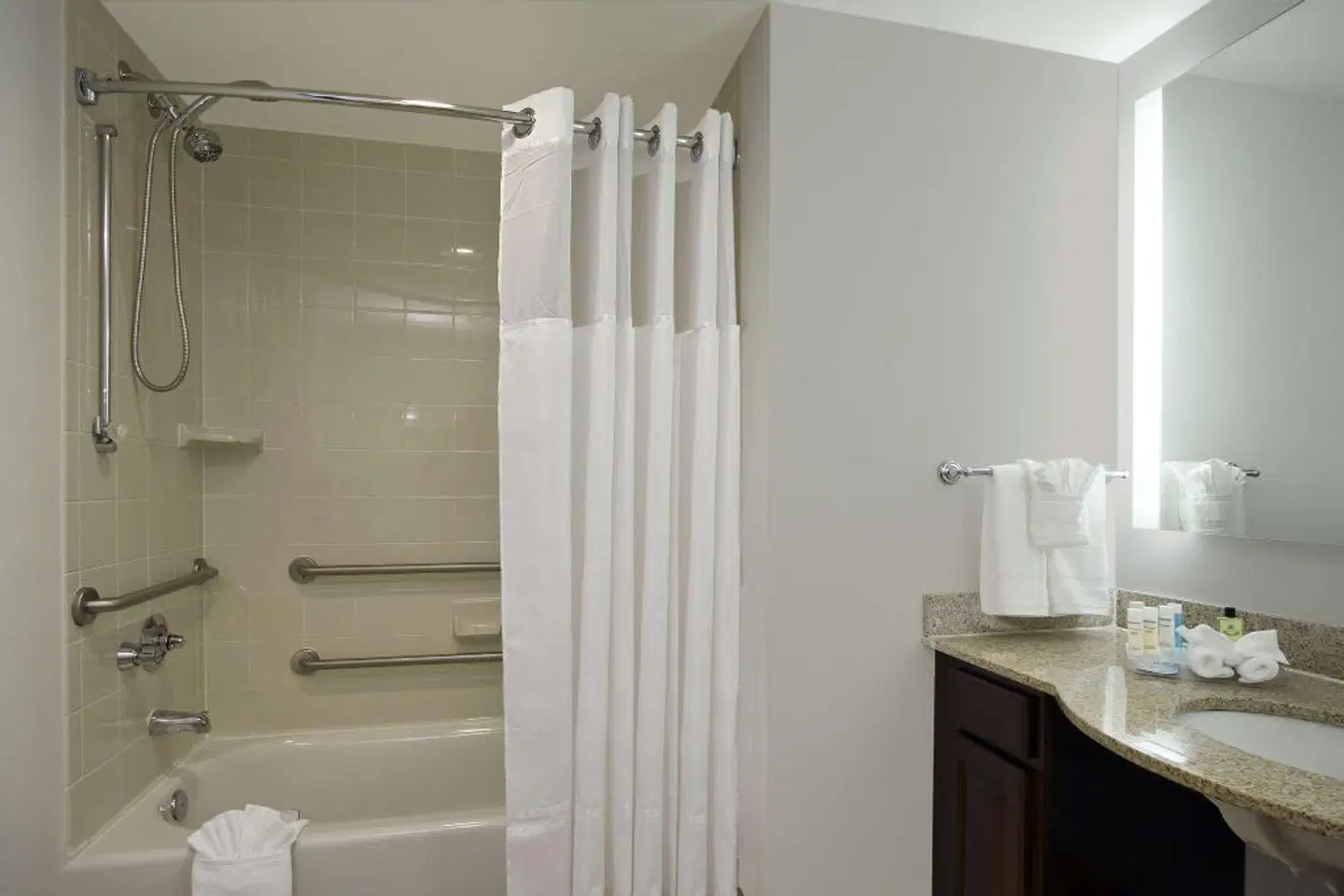 Homewood Suites by Hilton Miami - Airport West Badezimmer