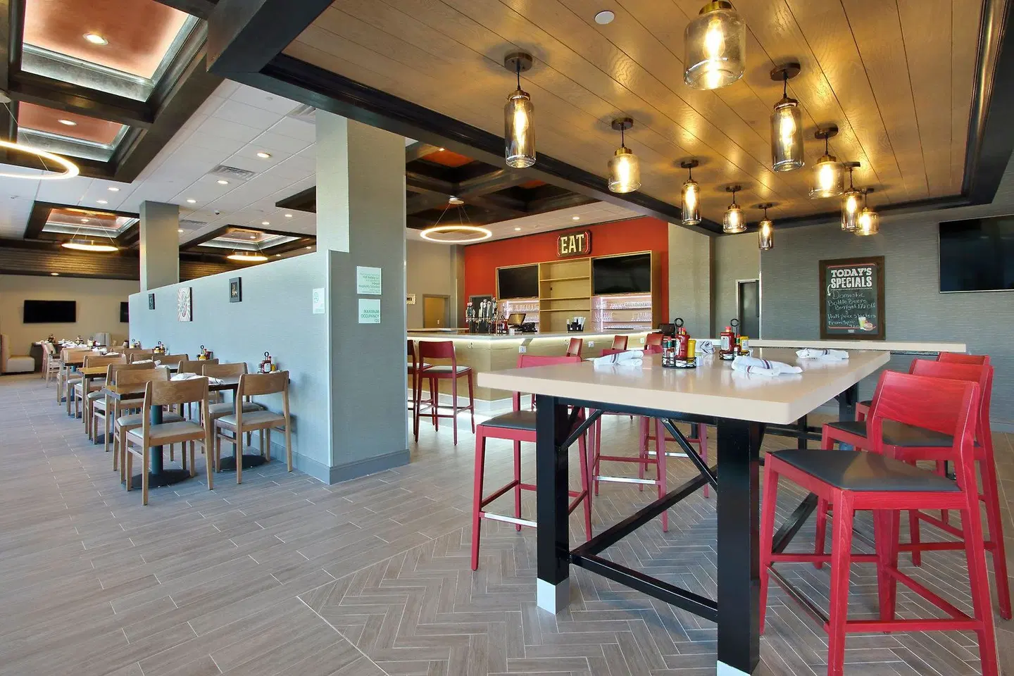 Holiday Inn Hattiesburg - North by IHG Bar