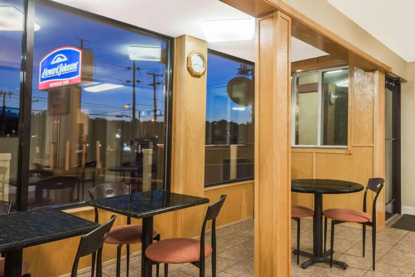 Howard Johnson by Wyndham Hartford South - Rocky Hill Bar