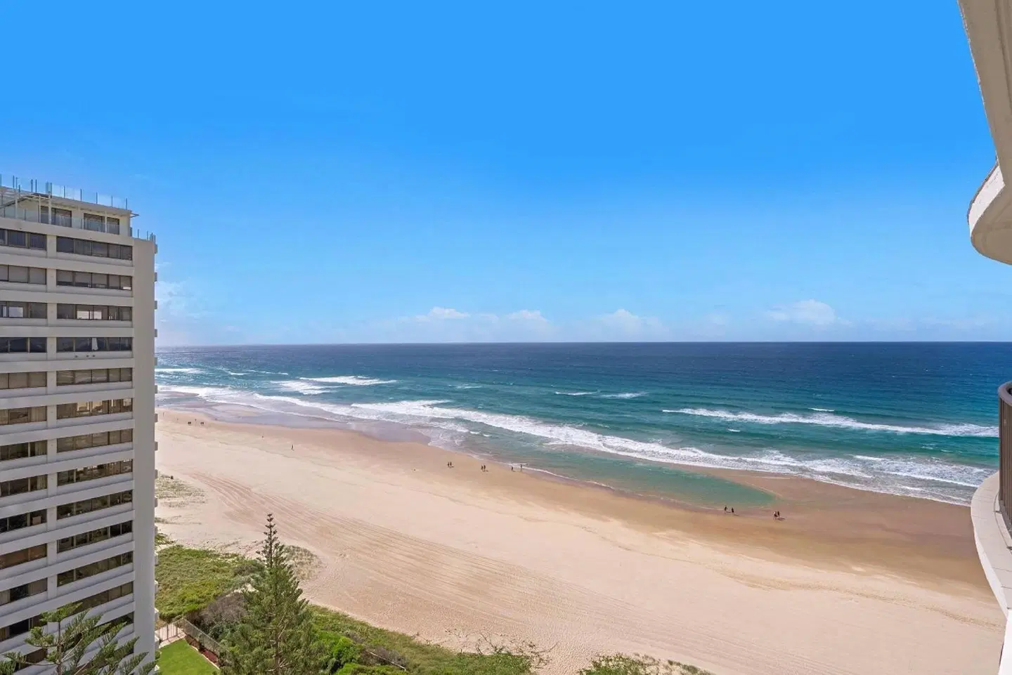Surfers Aquarius Strand