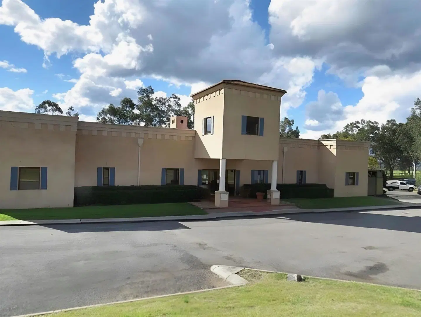 Estate Tuscany, The Mill & Brokenback Bar EXTERIOR