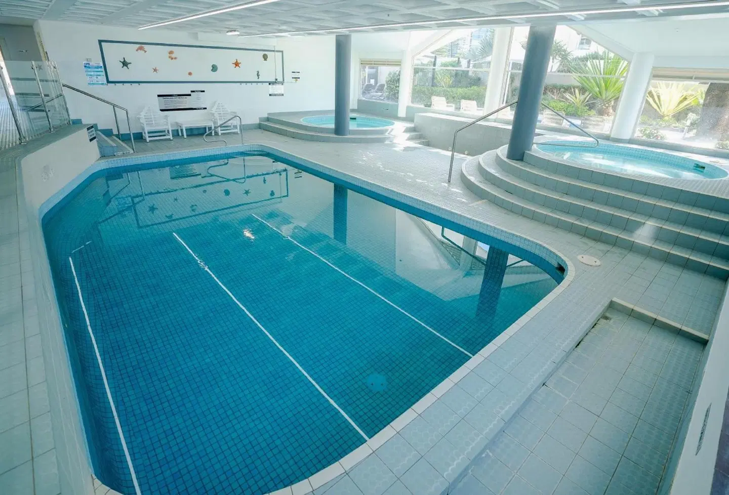 Surfers Aquarius Hallenbad