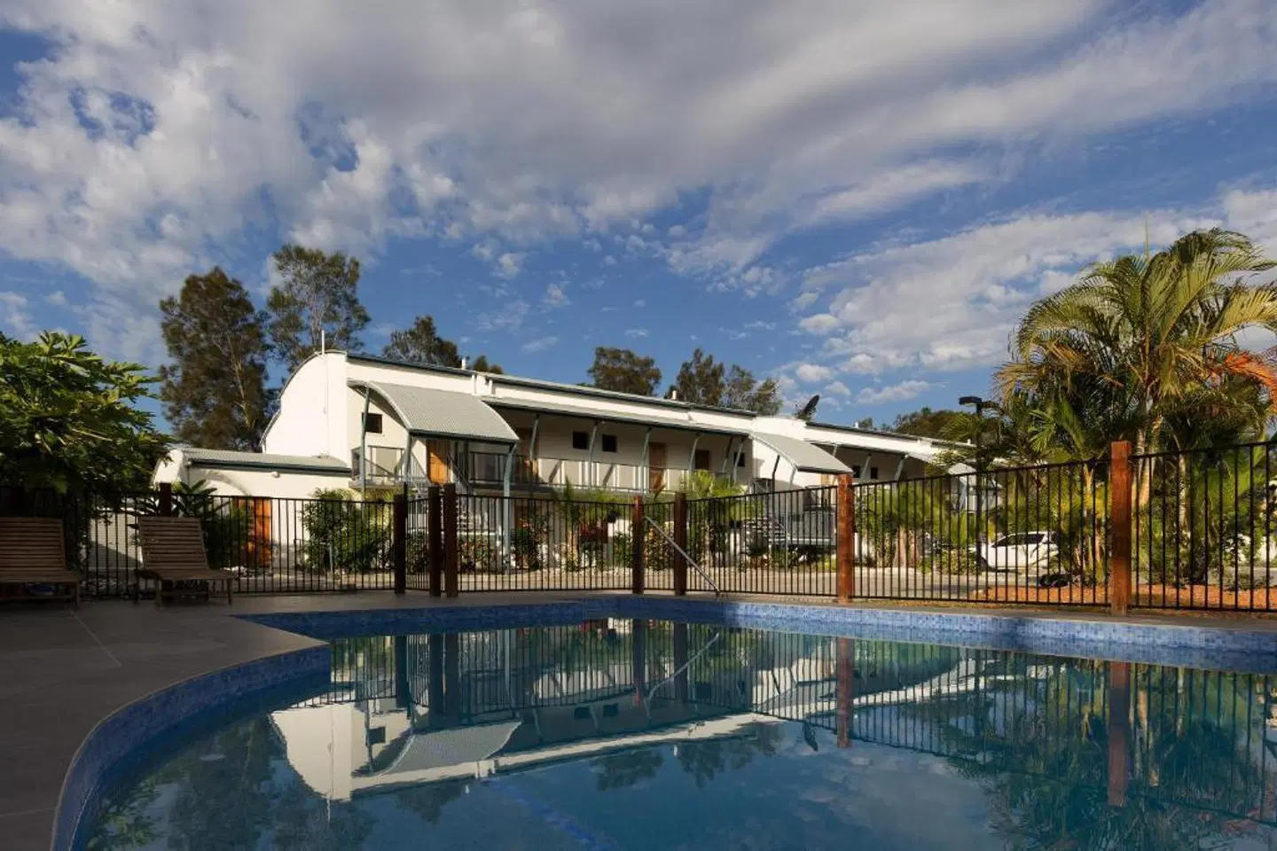 Novena Palms Motel OUTDOOR_POOL
