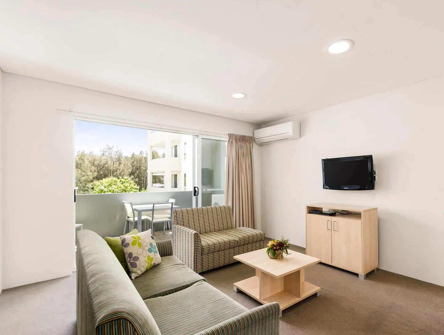 Quality Suites Pioneer Sands ROOM_EXAMPLE